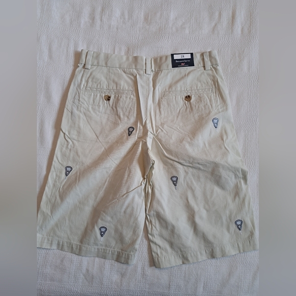 Vineyard Vines boys size 18 Lacrosse embroidered shorts, 1 tiny spot, NWT - Picture 2 of 7